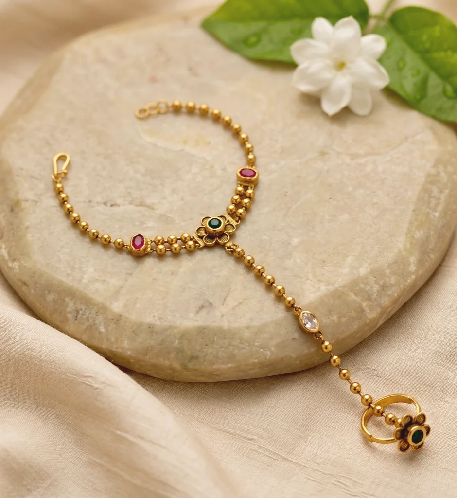22k Gold Antique floral Design Hand Pocha